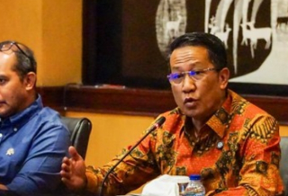 Menkum Tegaskan Pengiriman Stiker Pejabat di Medsos Tidak Dipidana Selama Sopan