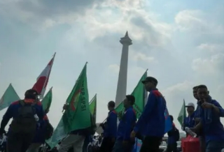1.392 Personel Gabungan Amankan Aksi Buruh di Monas, Polisi Kedepankan Pendekatan Humanis